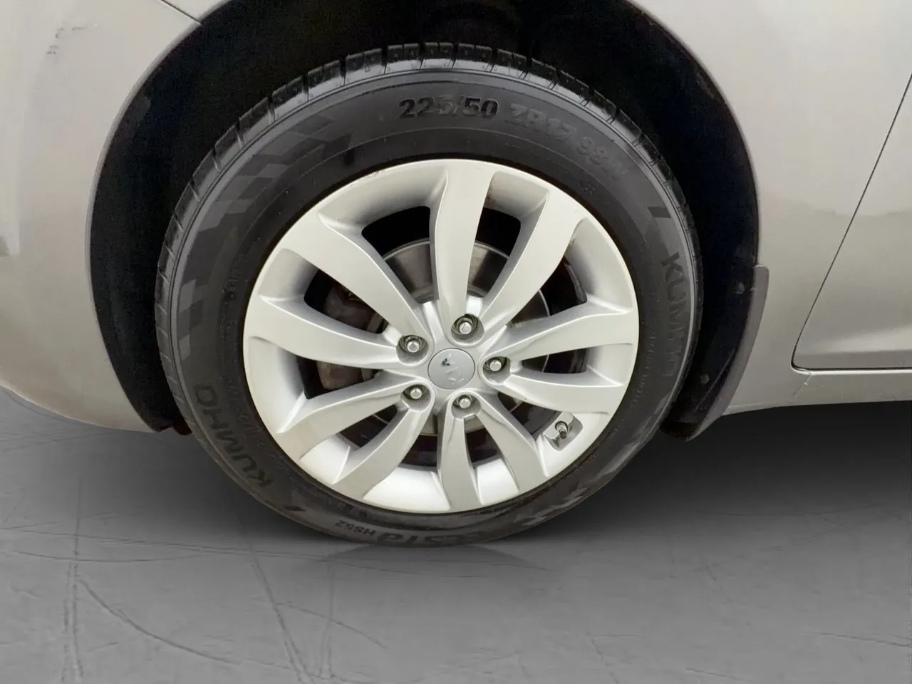Vehicle image 28