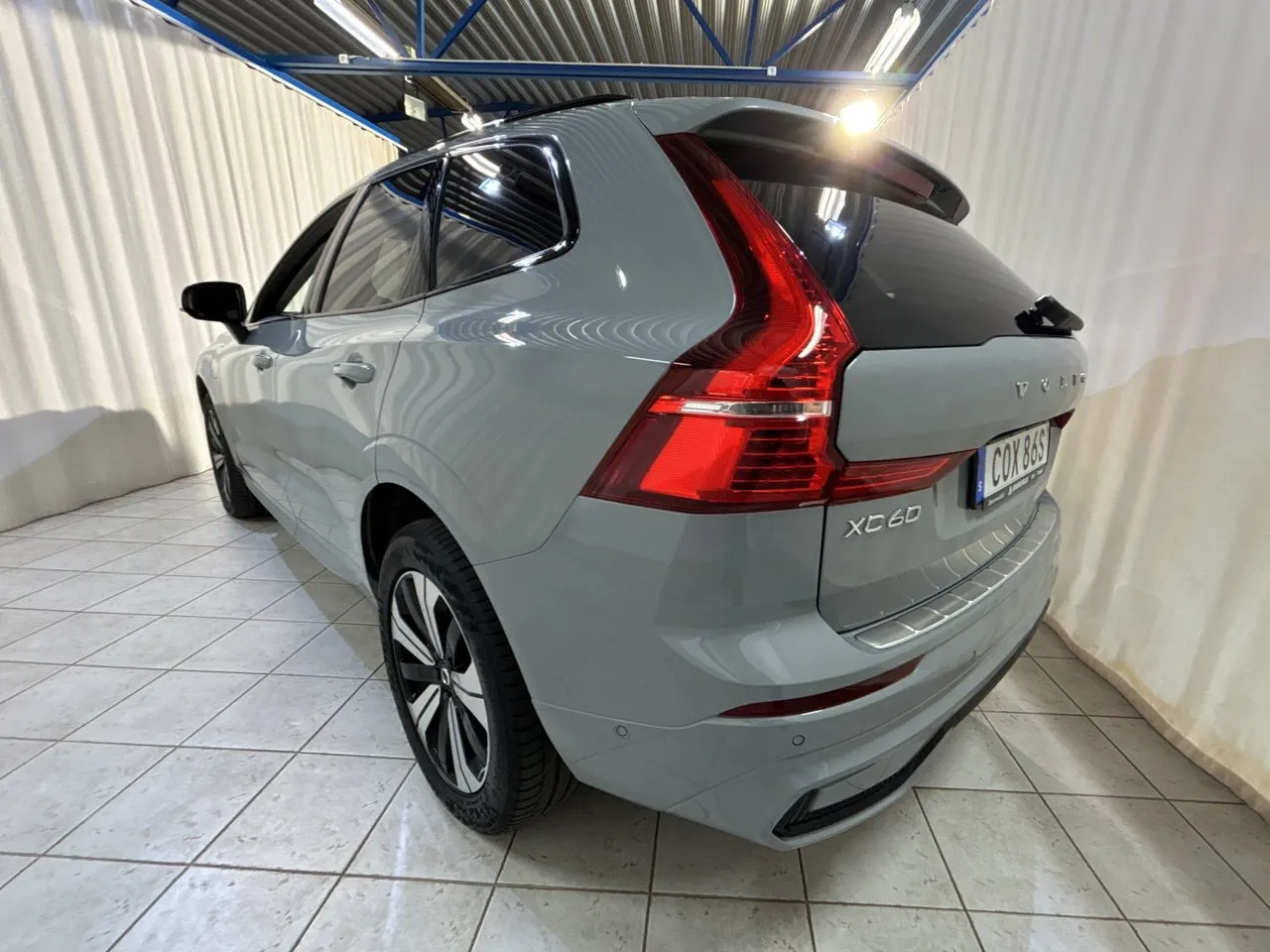 Vehicle image 10