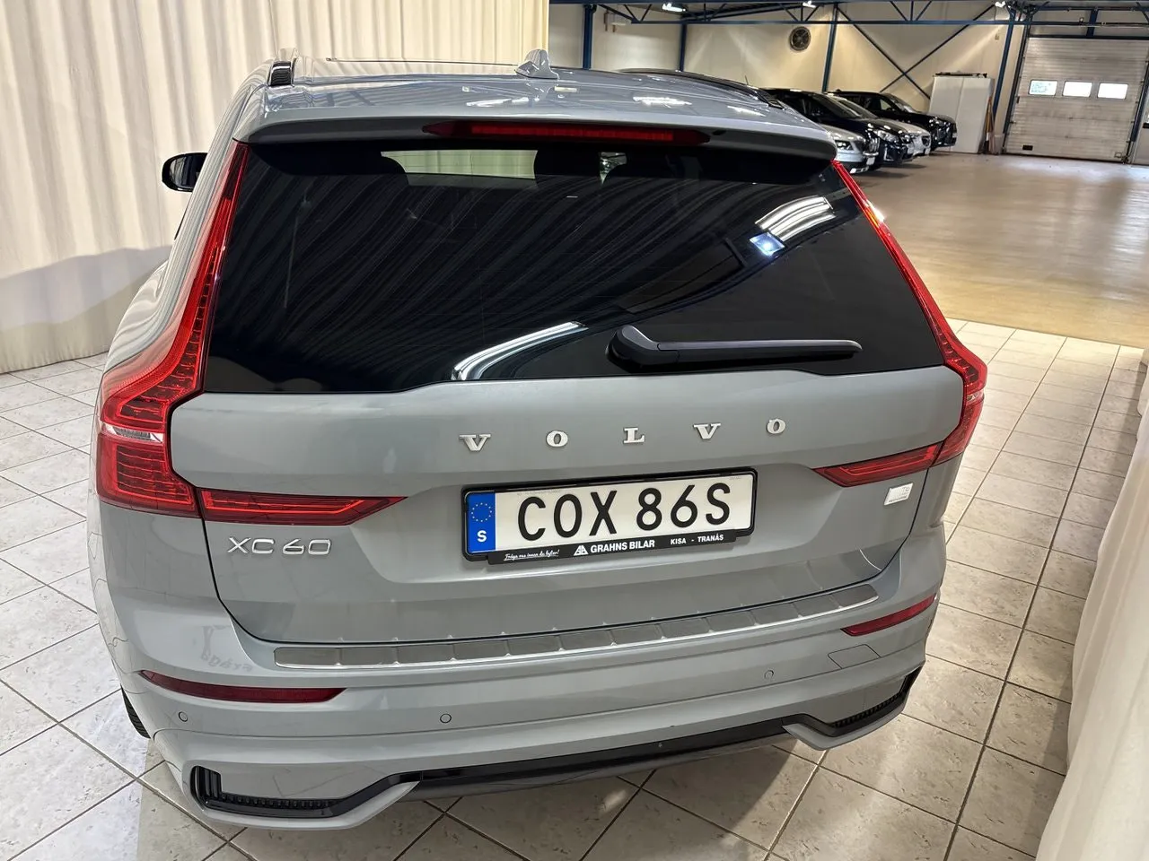 Vehicle image 6