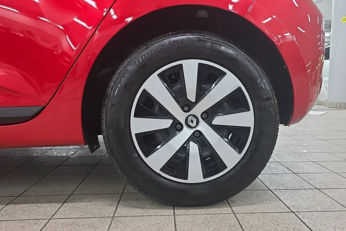 Vehicle image 16