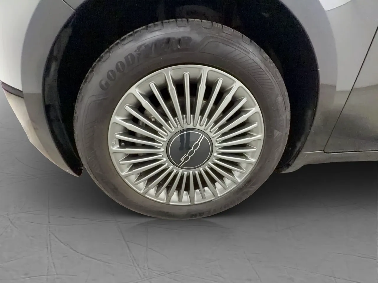 Vehicle image 27