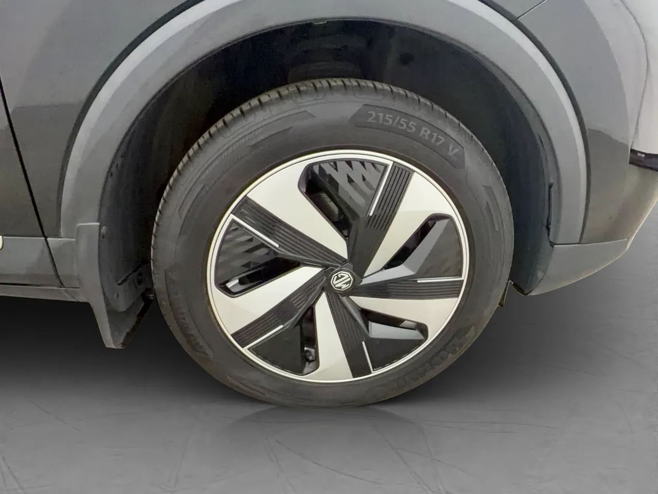 Vehicle image 32