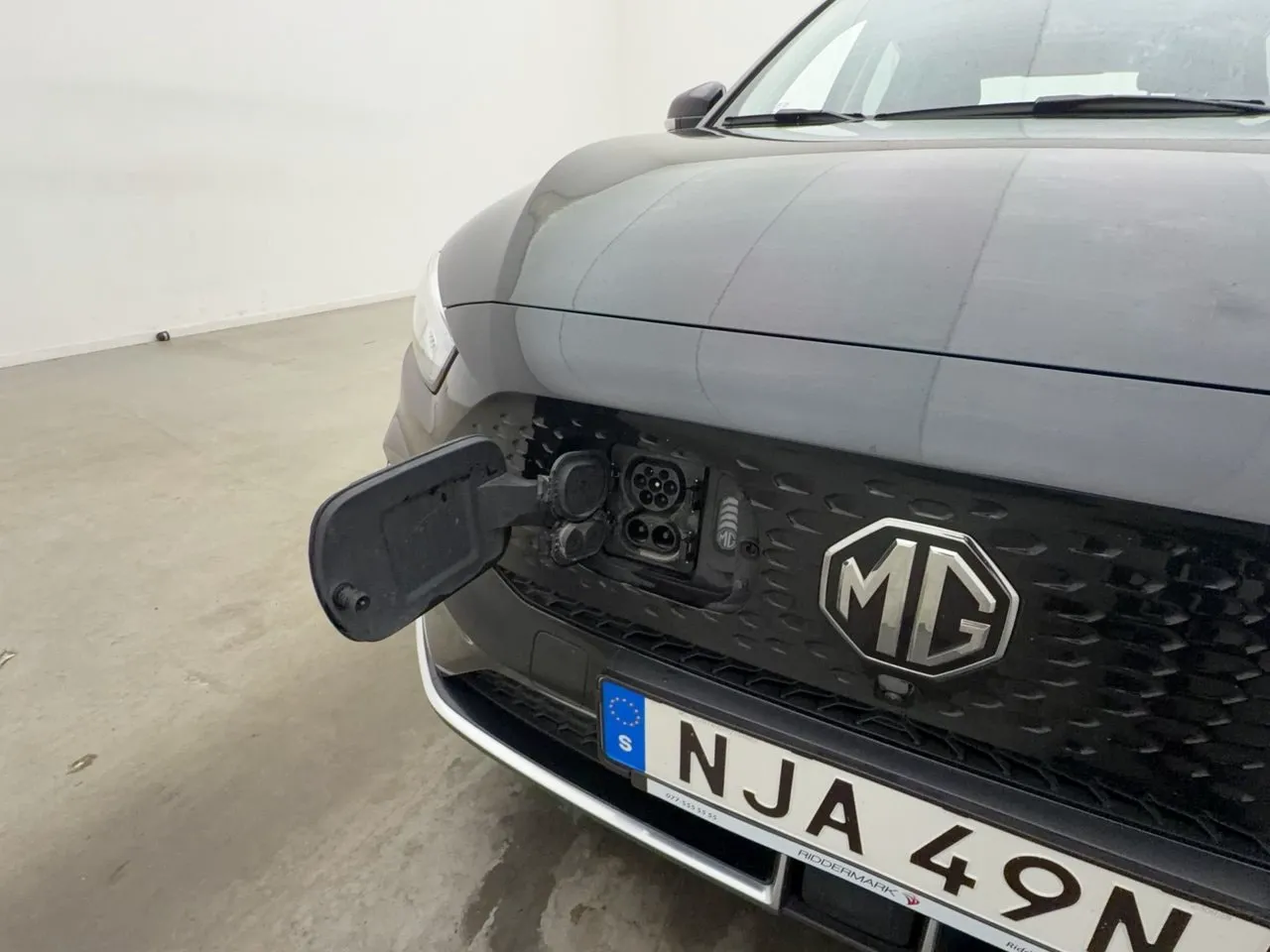 Vehicle image 33