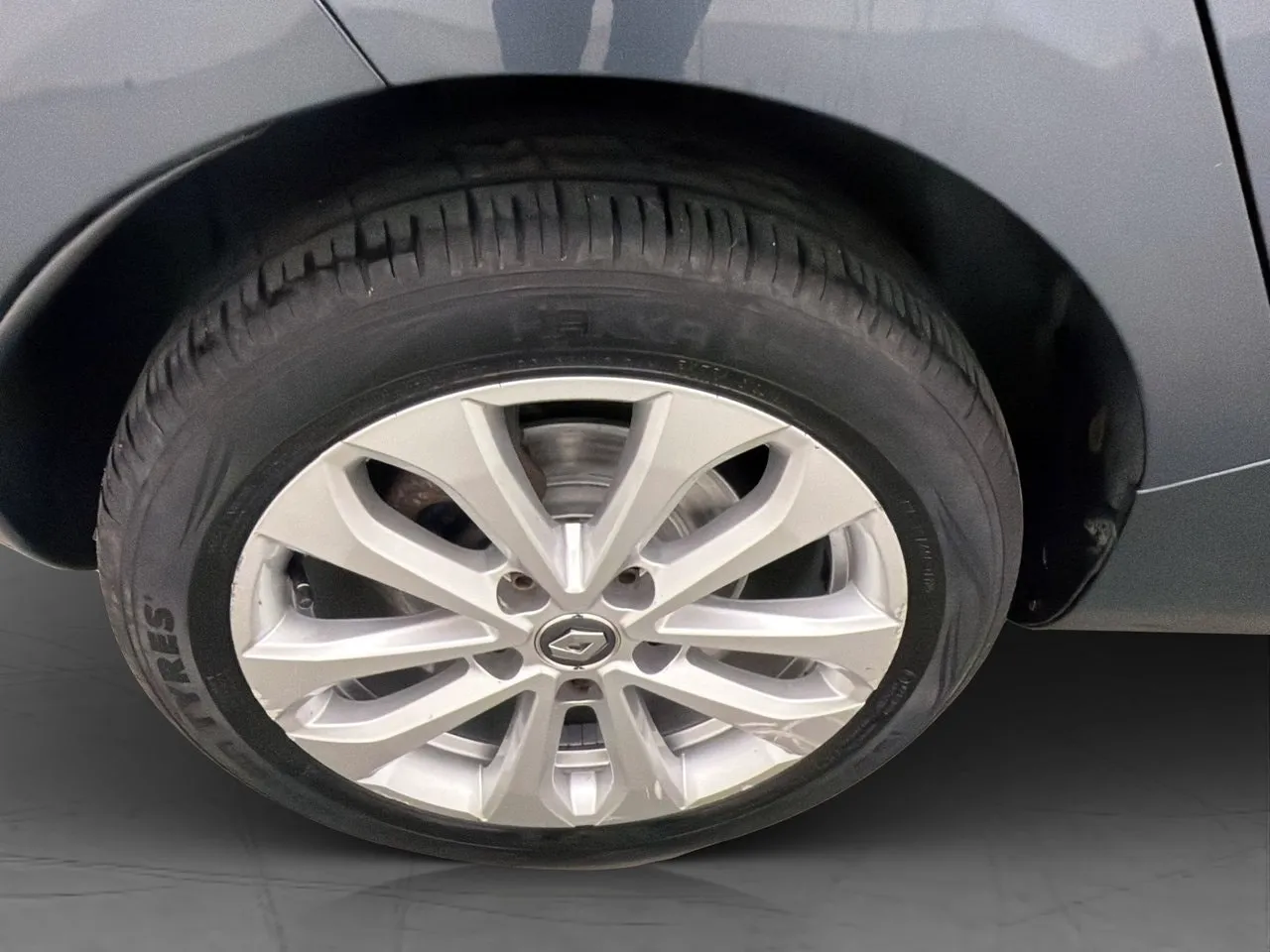 Vehicle image 30