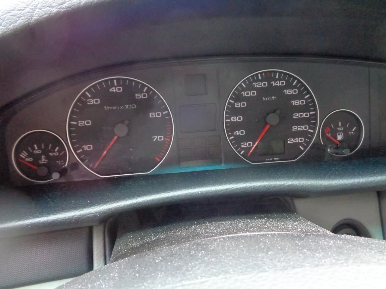 Vehicle image 32