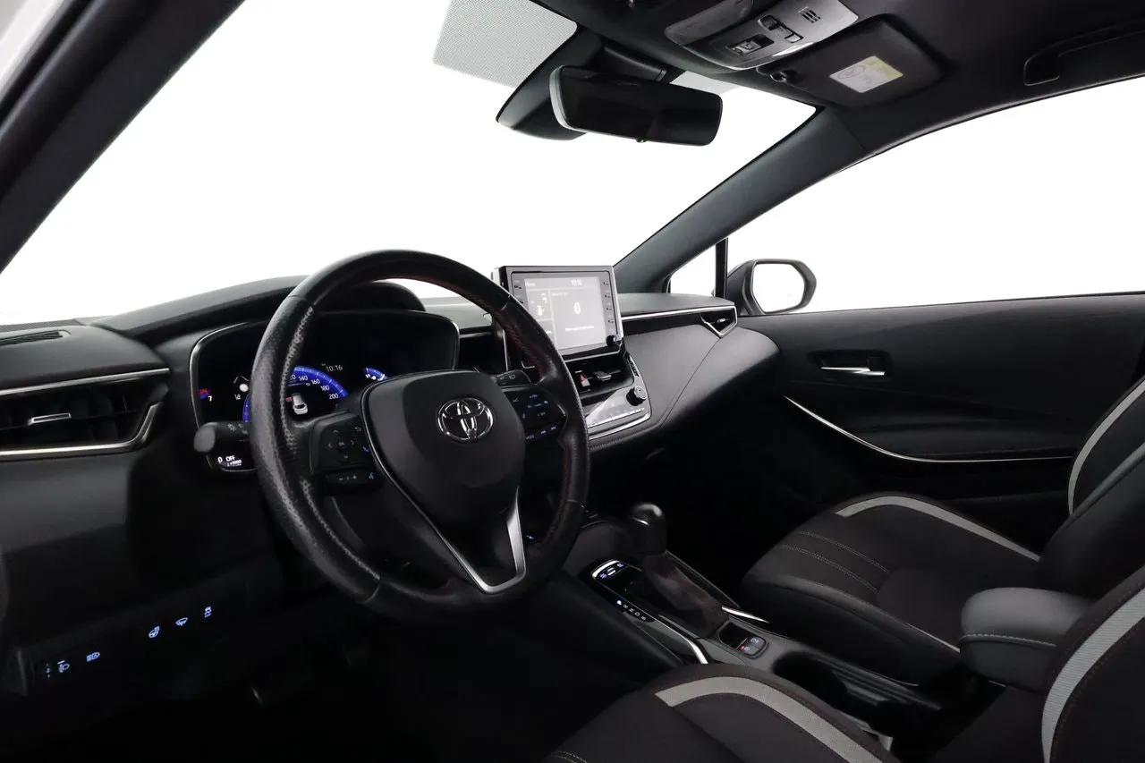 Vehicle image 10