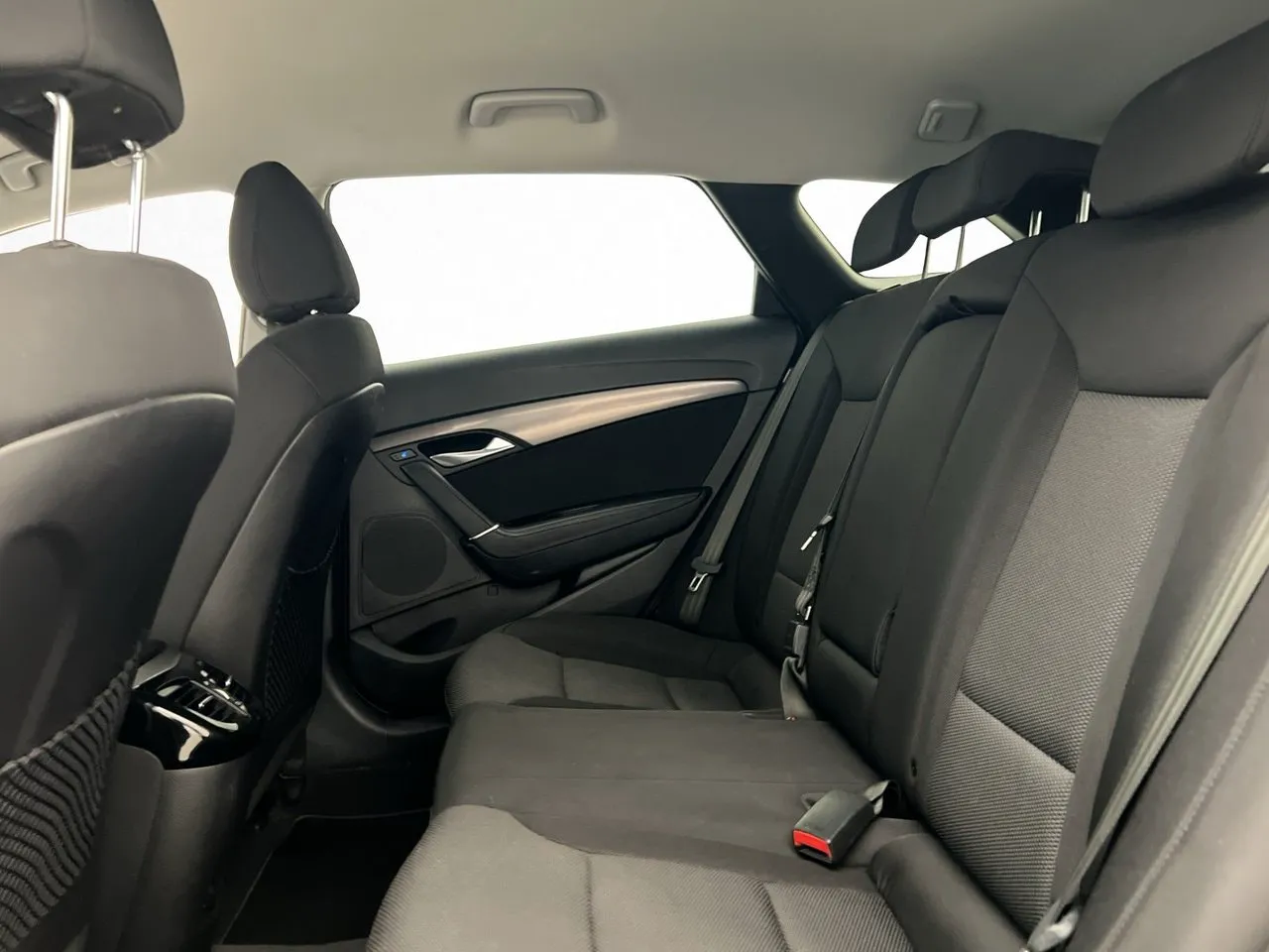 Vehicle image 25