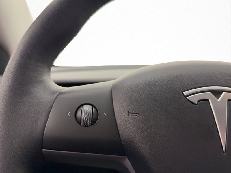 Tesla Model 3 bild 26