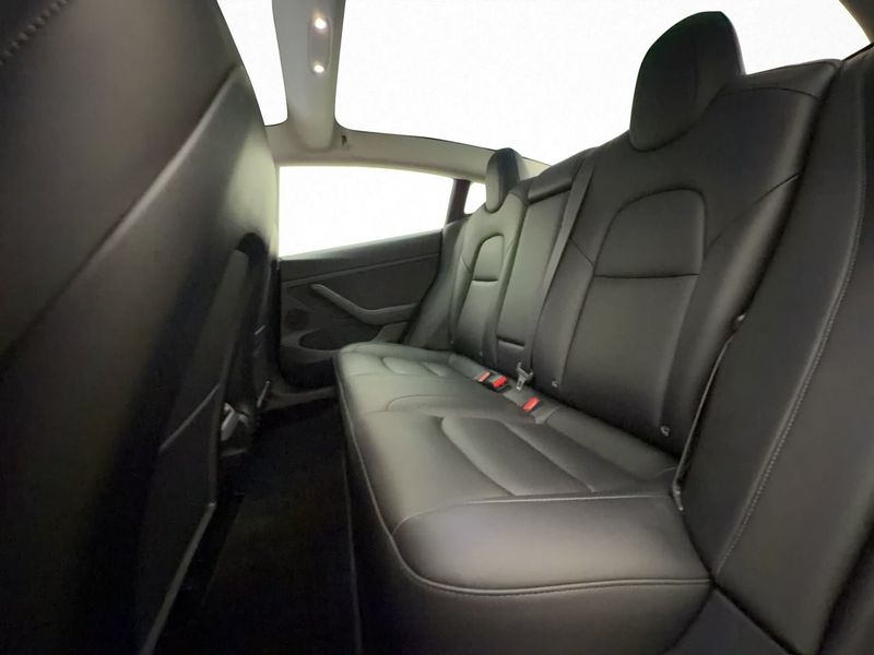 Tesla Model 3 bild 11