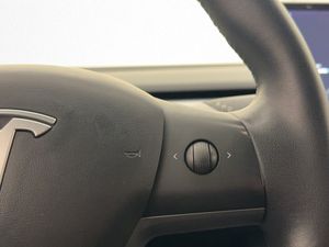 Tesla Model 3 bild 18