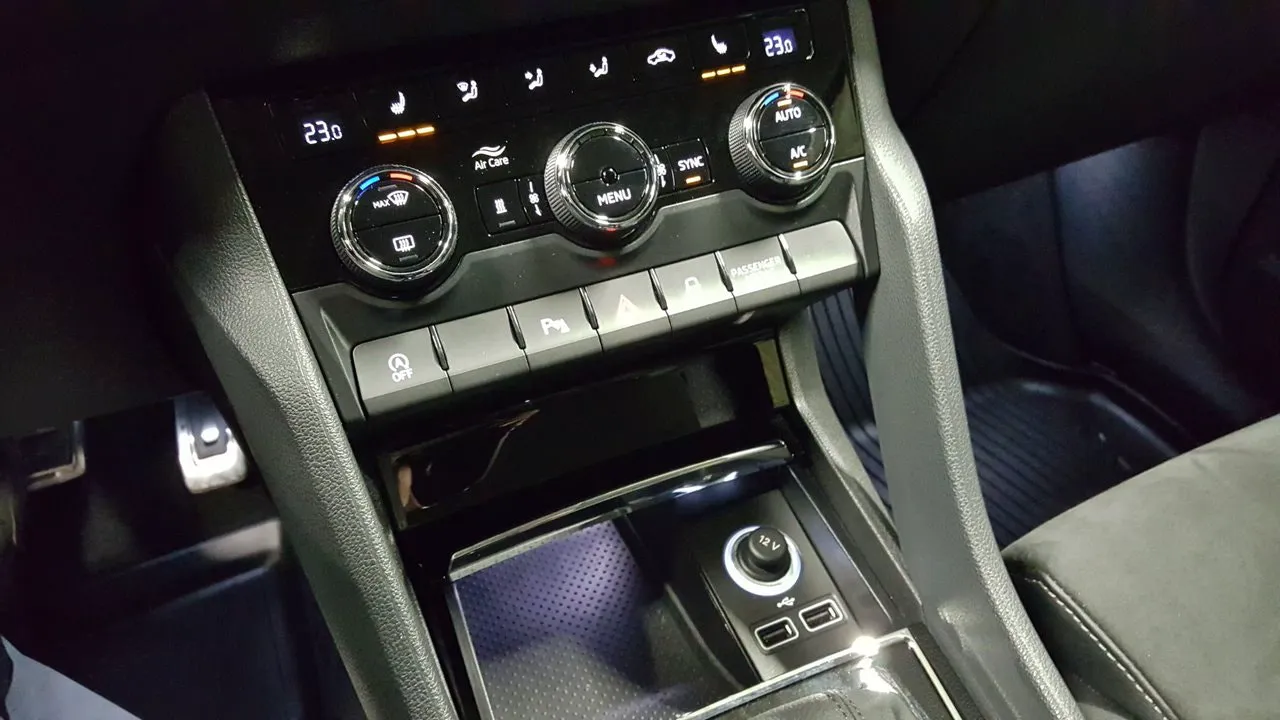 Vehicle image 28
