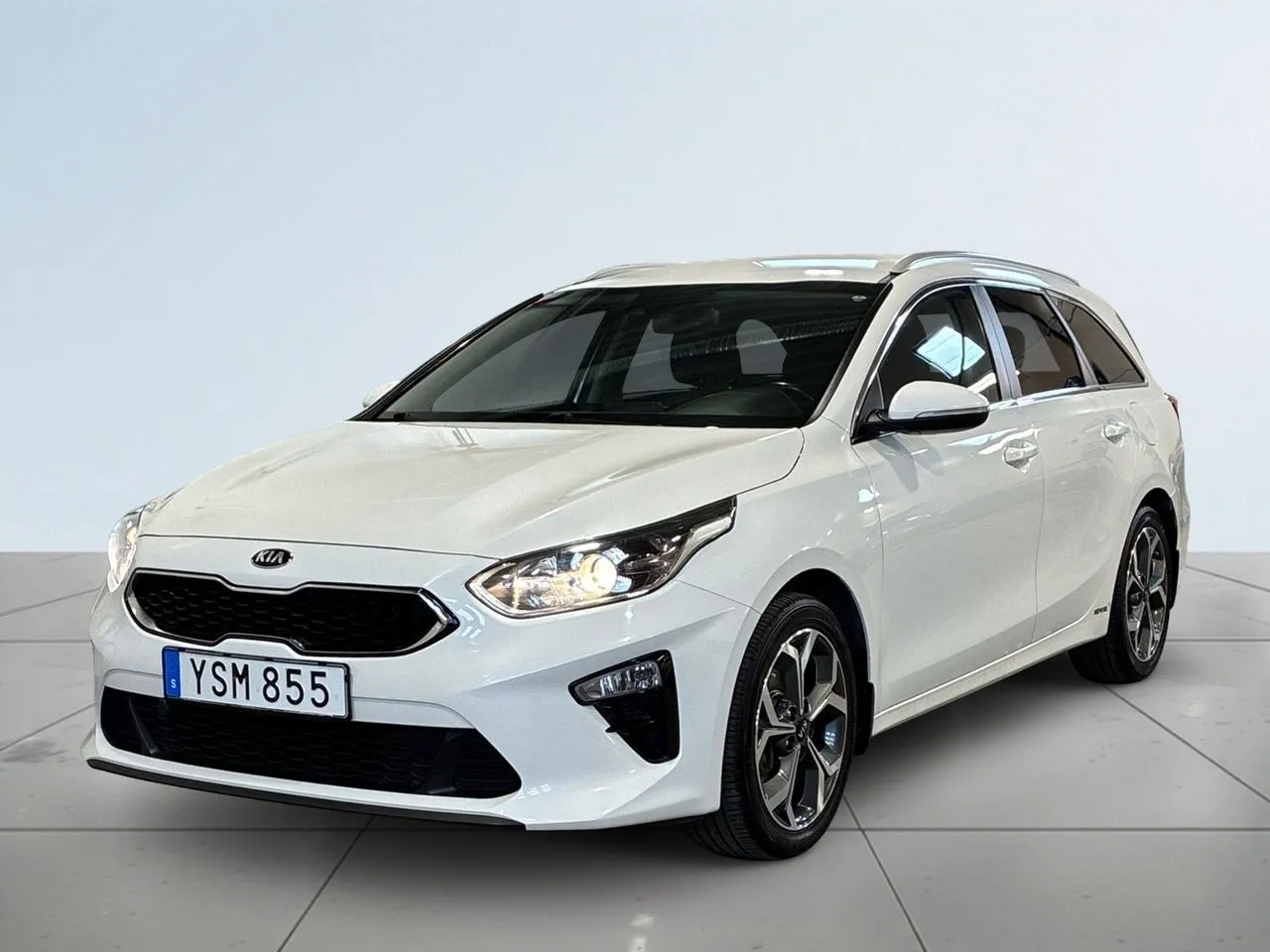 Vehicle image 15