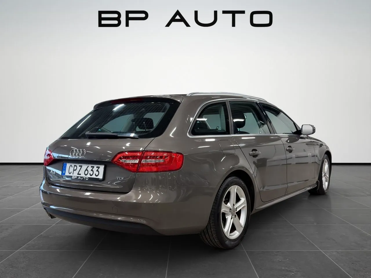Vehicle image 6