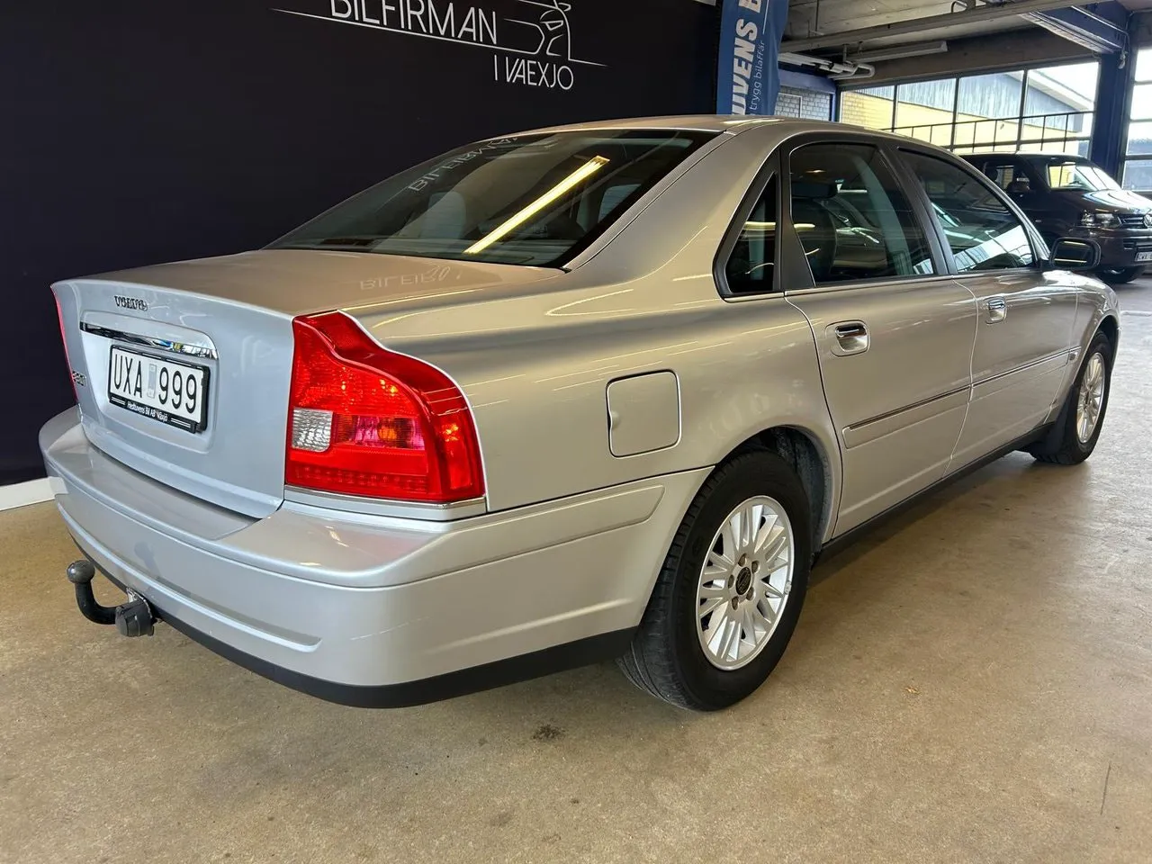 Vehicle image 6
