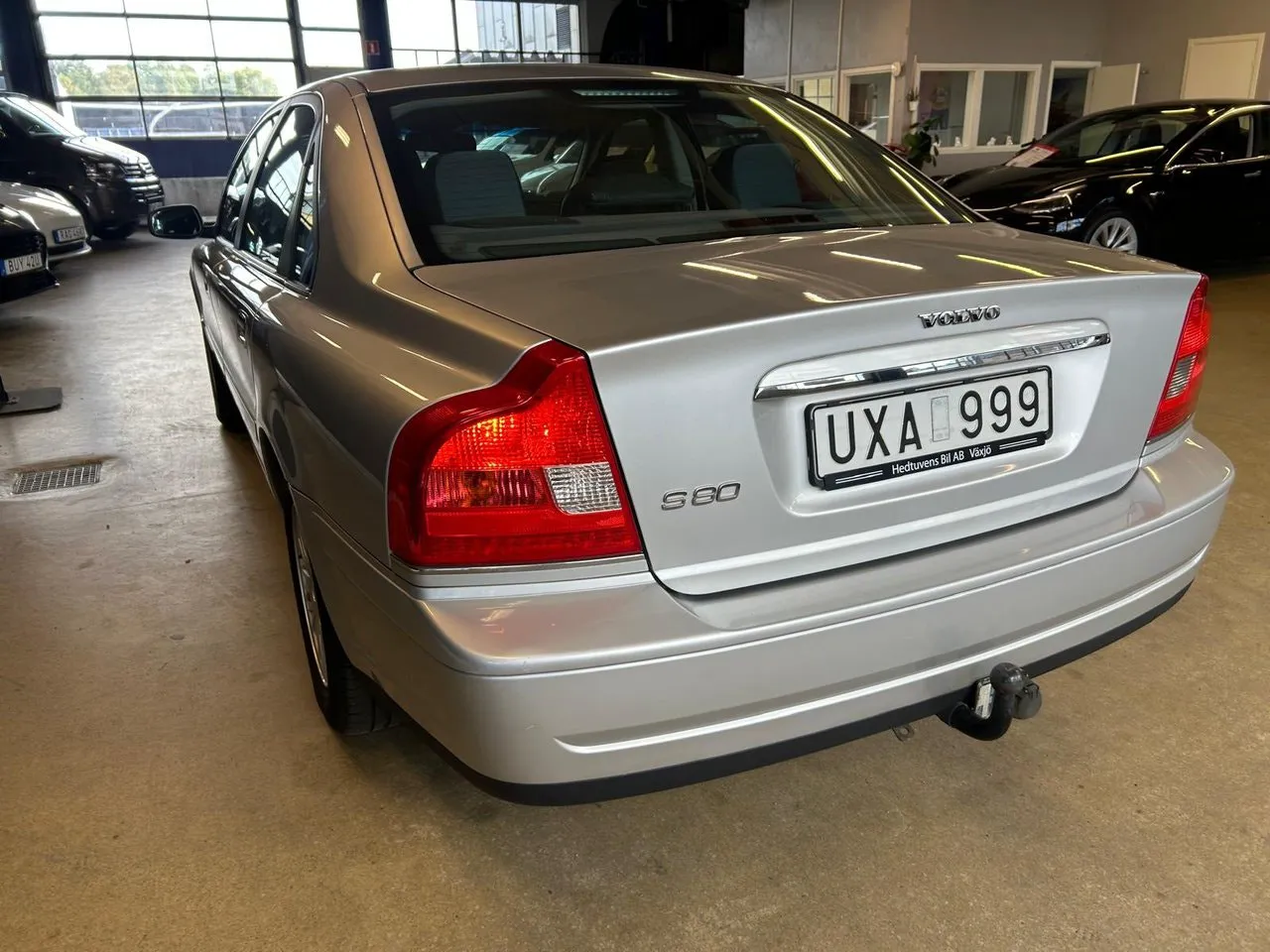 Vehicle image 16