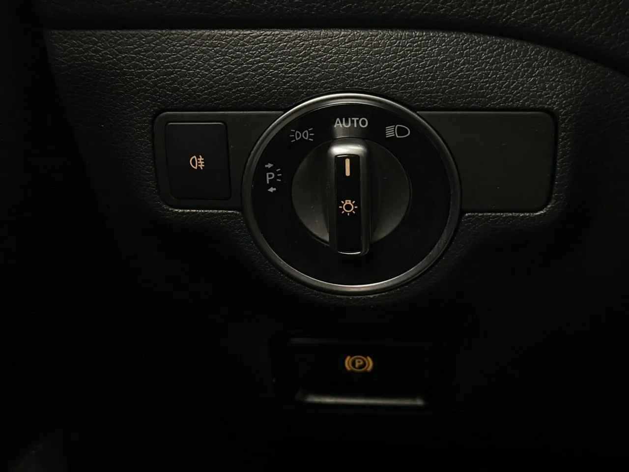 Vehicle image 27