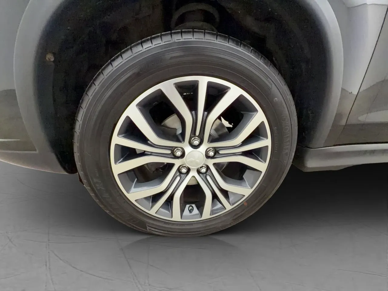 Vehicle image 24