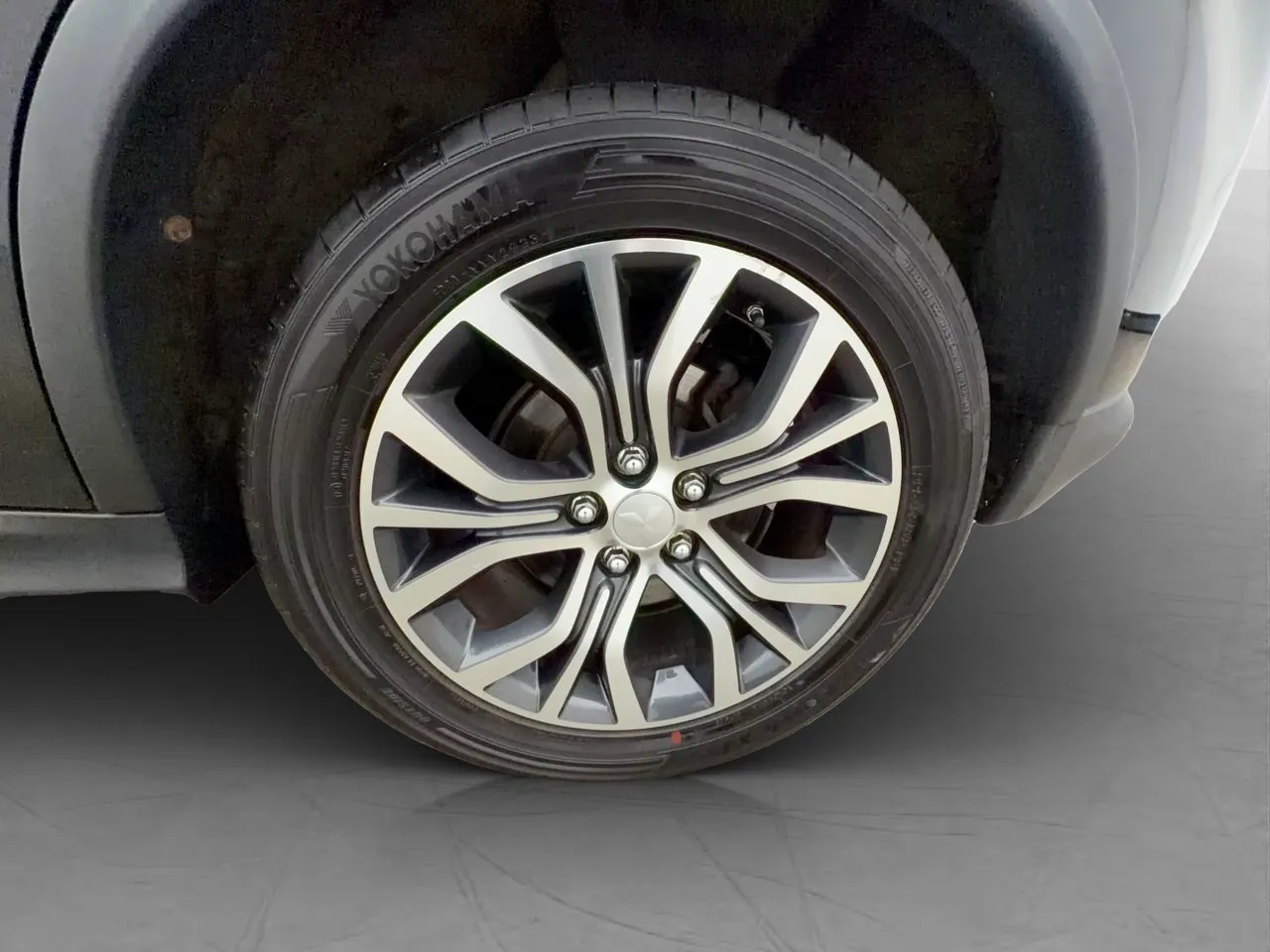 Vehicle image 25