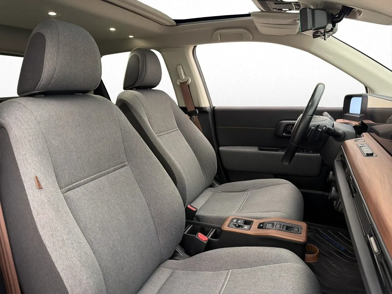 Vehicle image 25