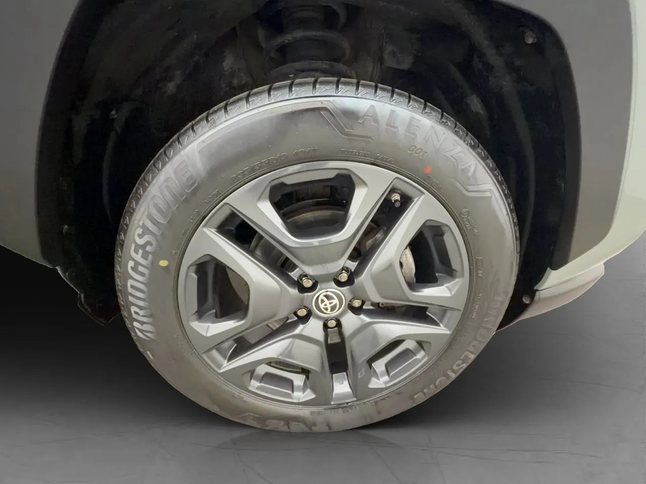 Vehicle image 32