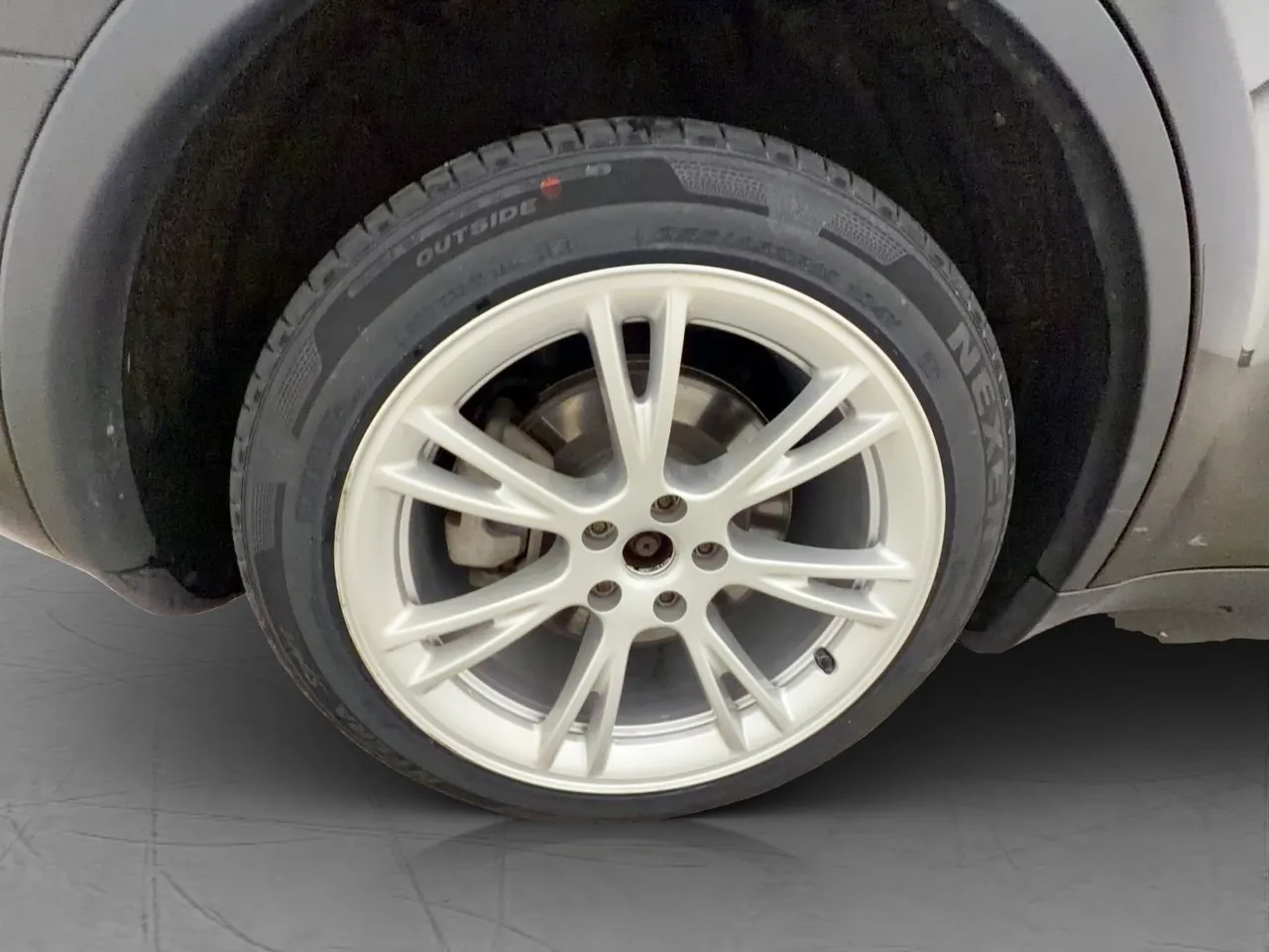 Vehicle image 32