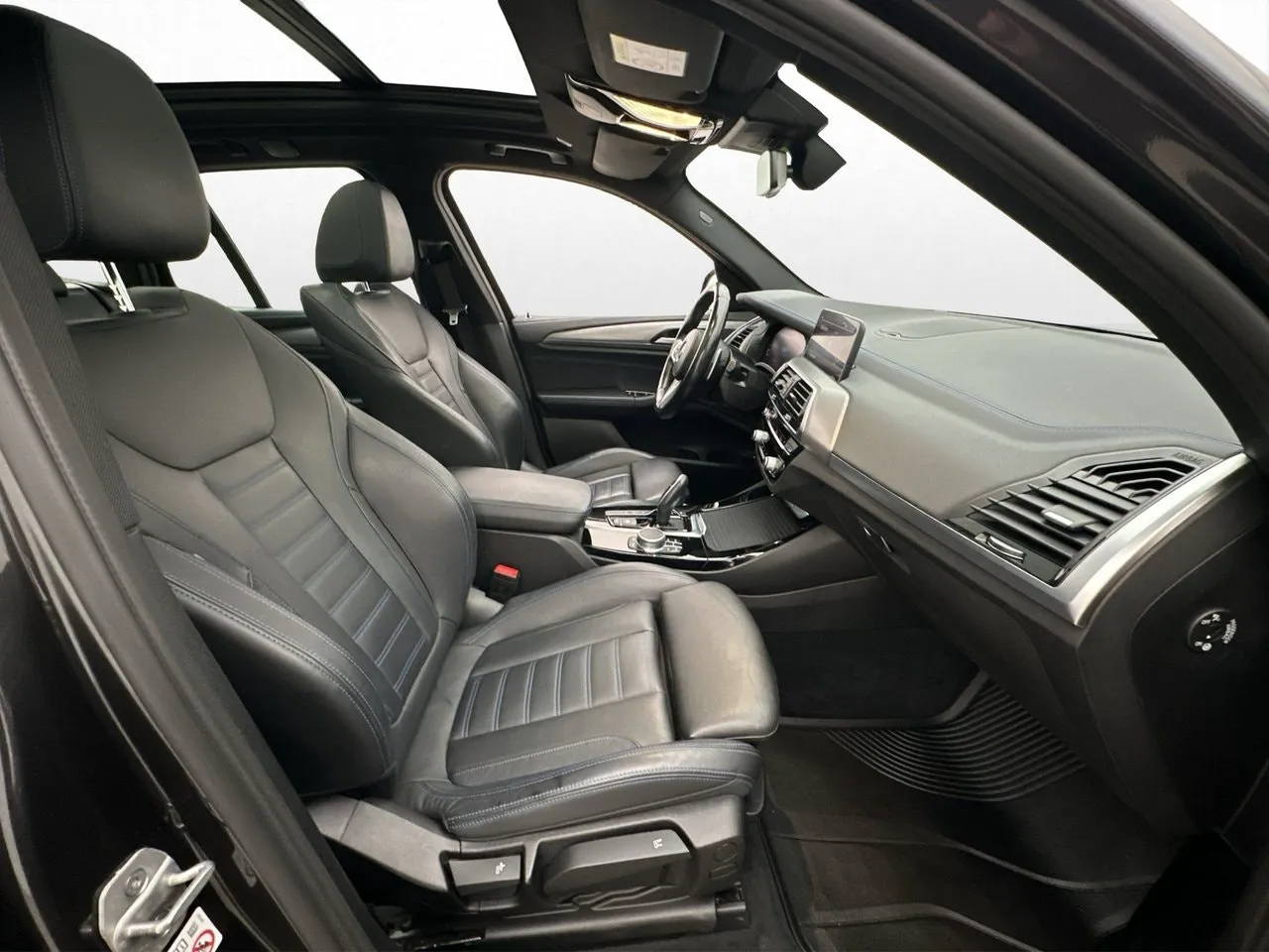 Vehicle image 25