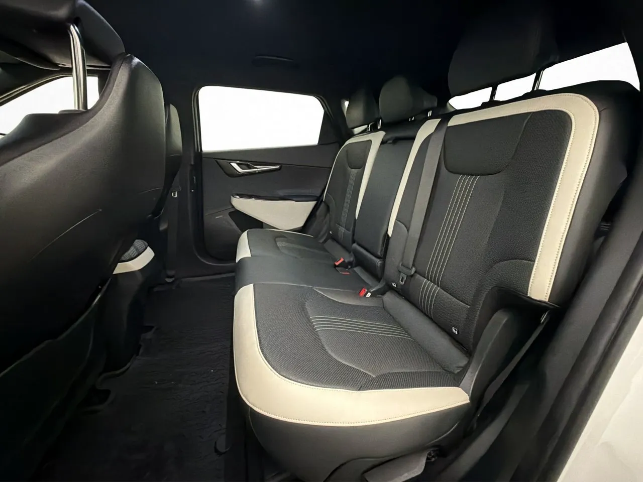 Vehicle image 33