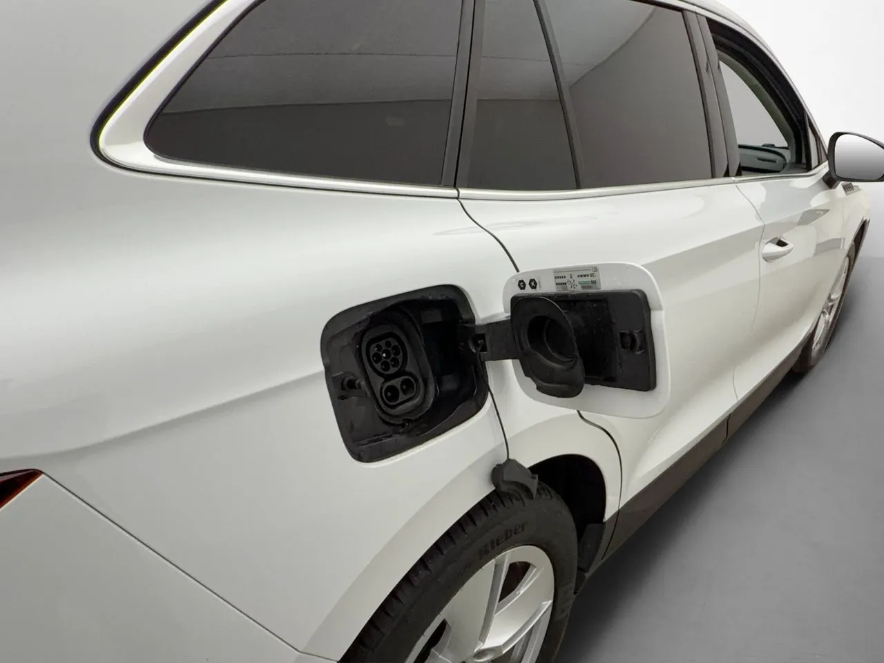 Vehicle image 30