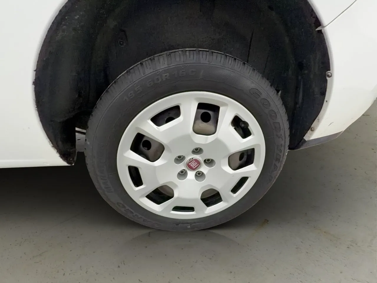 Vehicle image 25