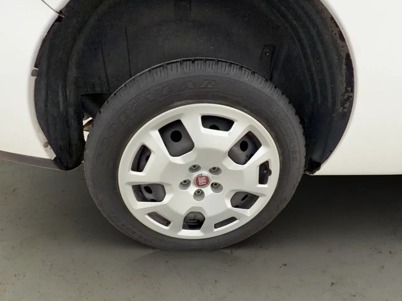 Vehicle image 26