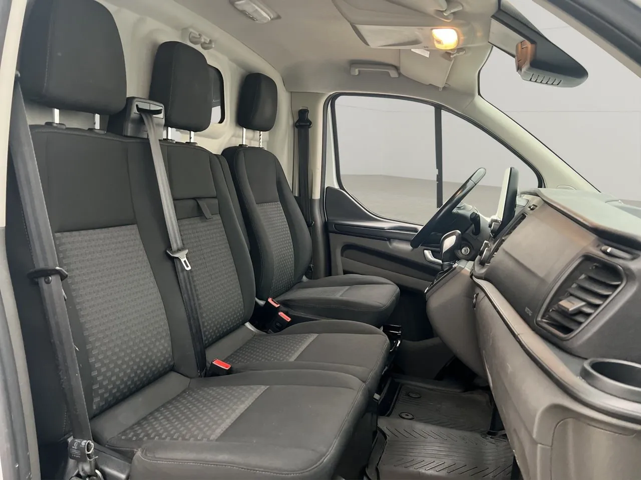Vehicle image 25
