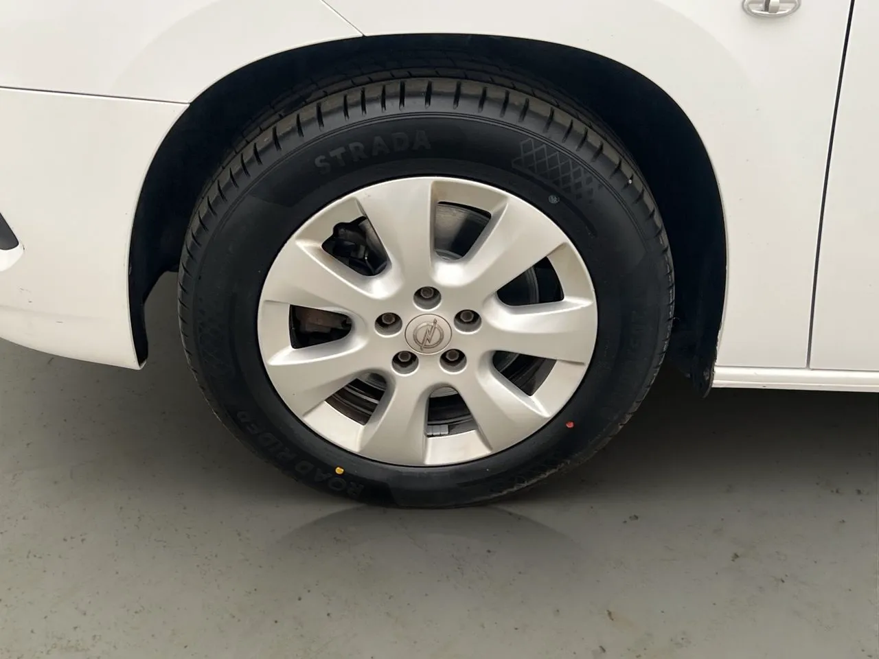Vehicle image 26