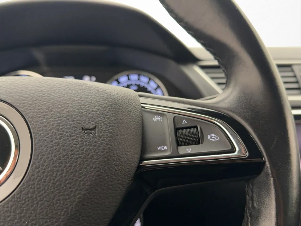 Vehicle image 28