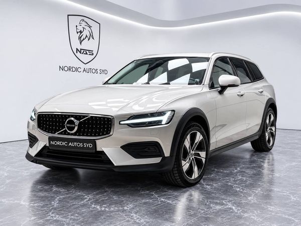 Volvo V60 Cross Country B4 AWD / Advanced Navi / Pro Edition / Head up / H&K - 2022