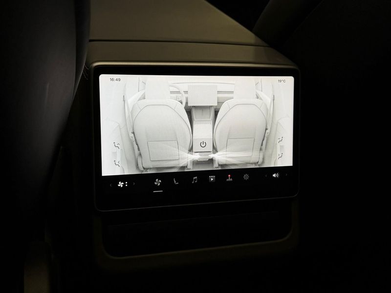 Tesla Model Y bild 16