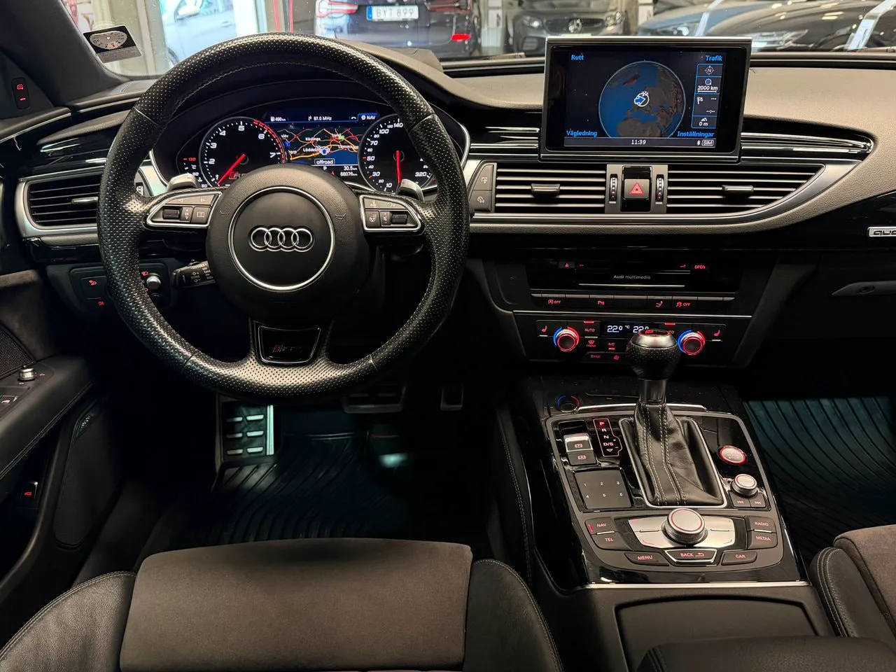 Vehicle image 10