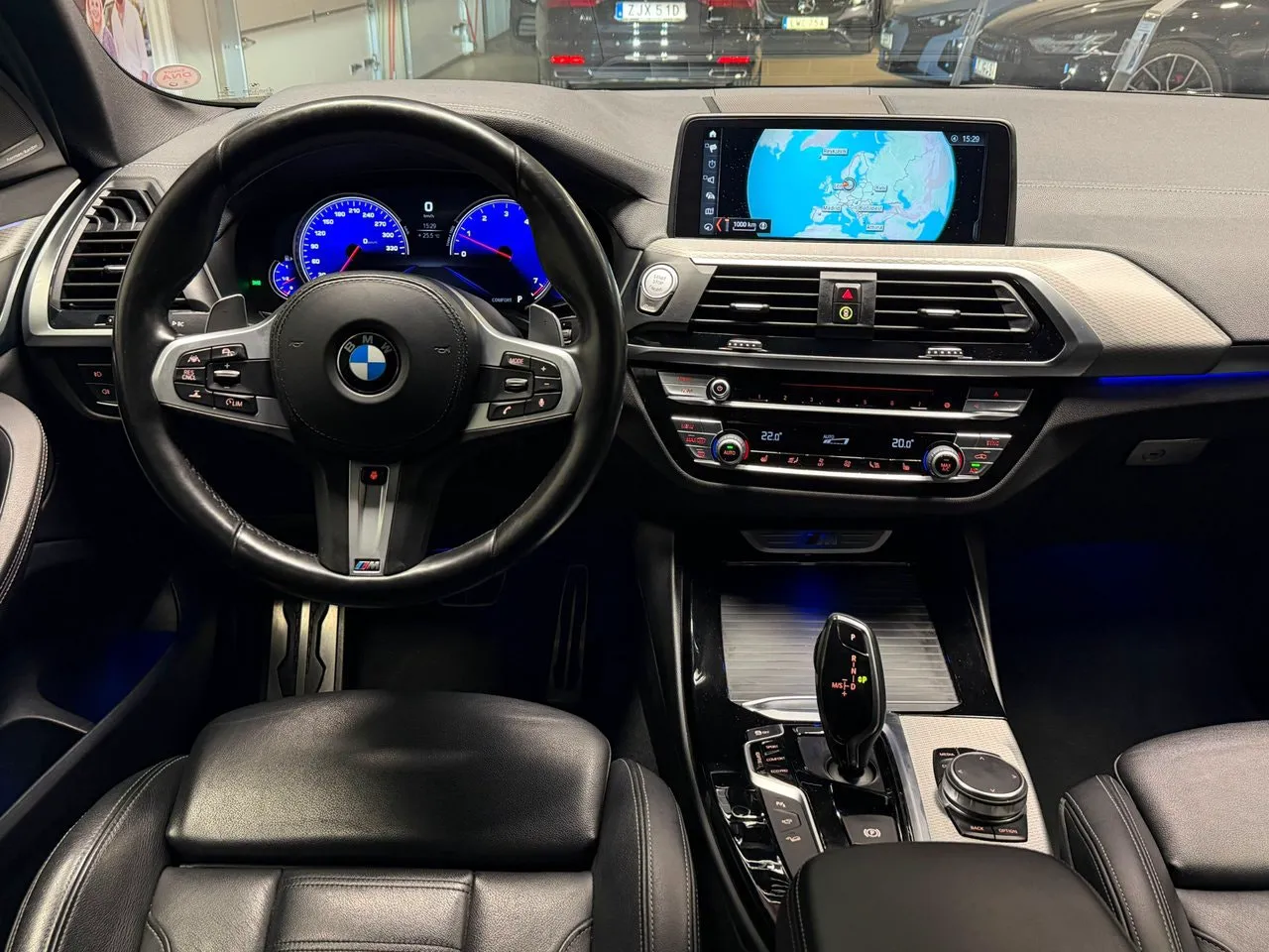 Vehicle image 10