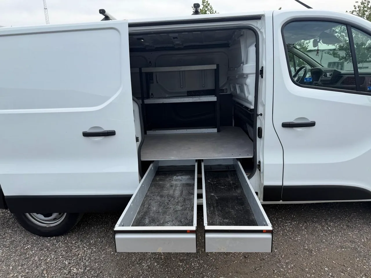 Vehicle image 18