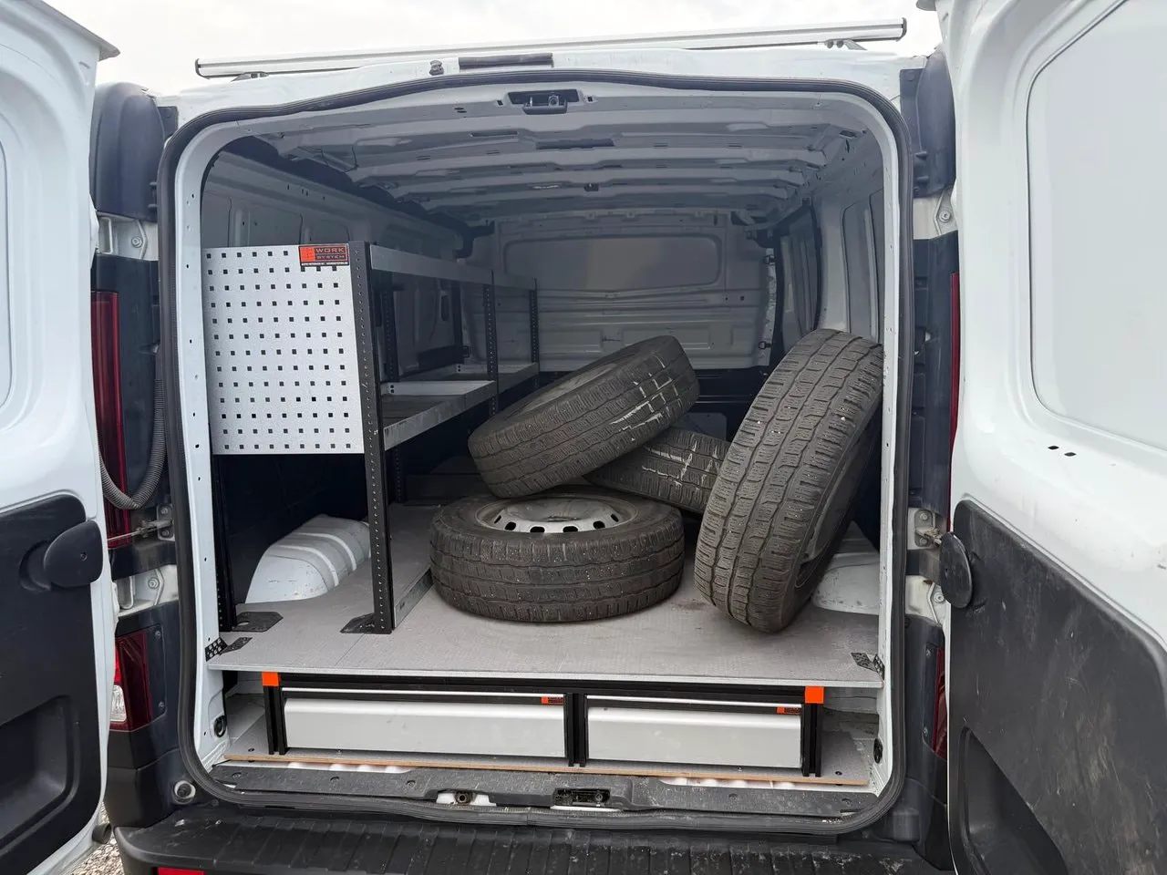 Vehicle image 15
