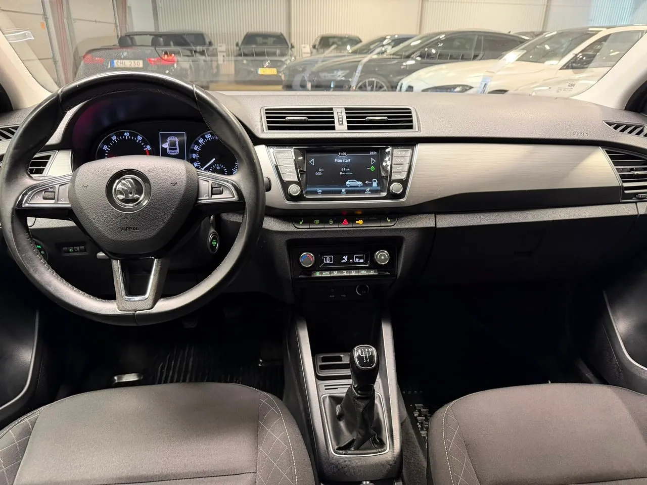 Vehicle image 10