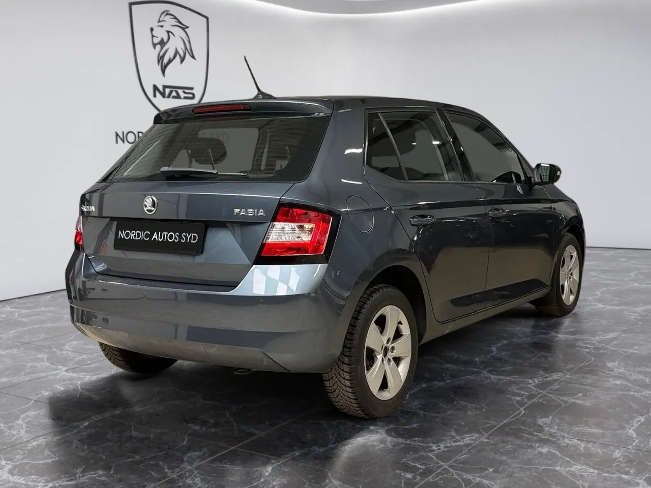 Vehicle image 5