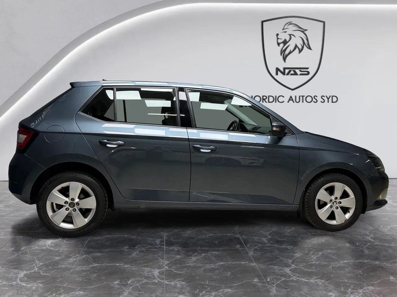 Vehicle image 6