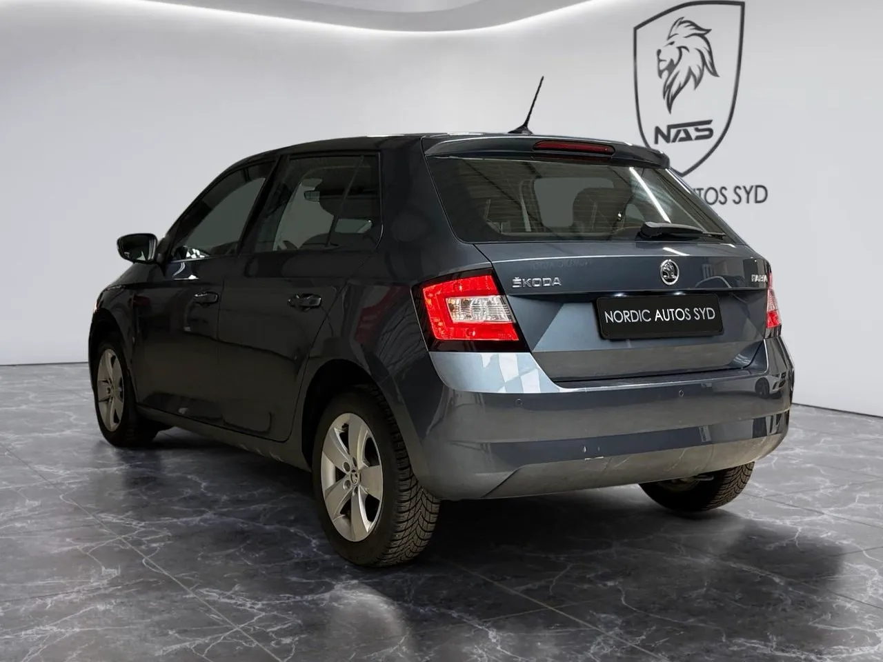 Vehicle image 3