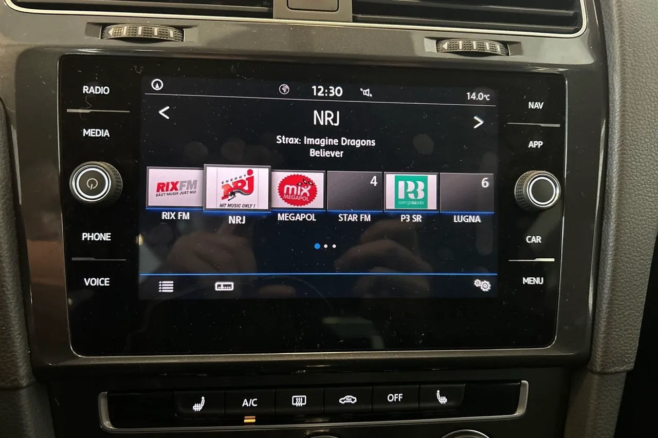 Vehicle image 19