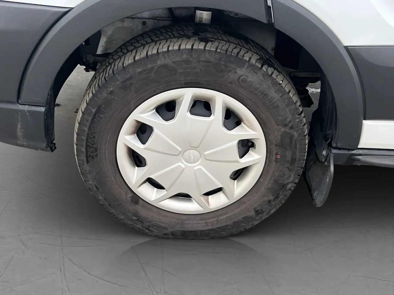 Vehicle image 28