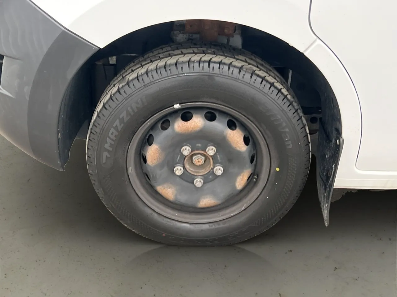 Vehicle image 28