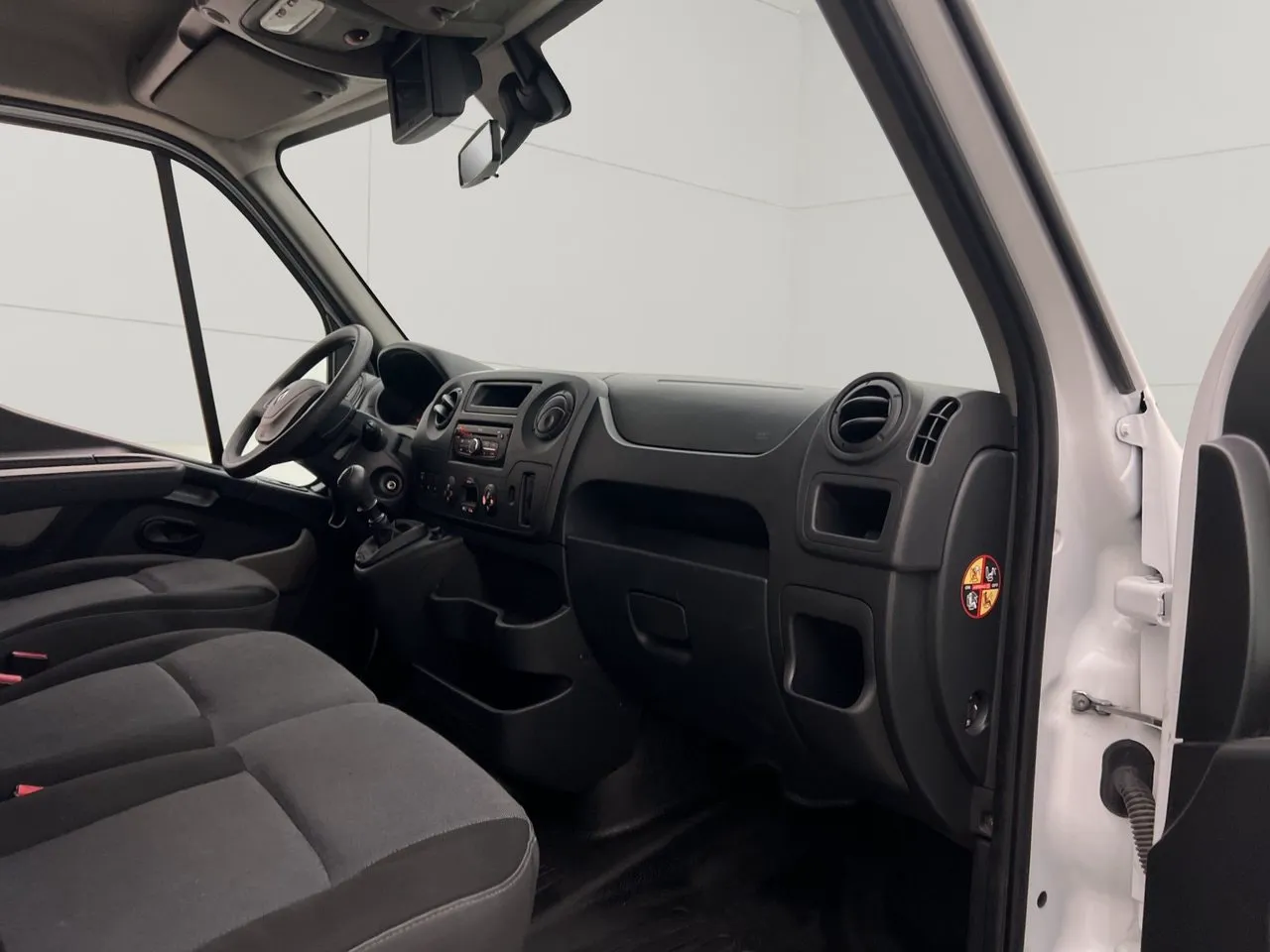 Vehicle image 27