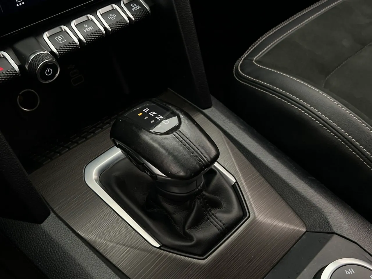 Vehicle image 27