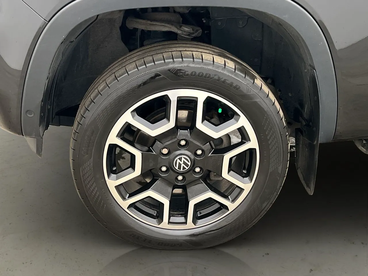 Vehicle image 32