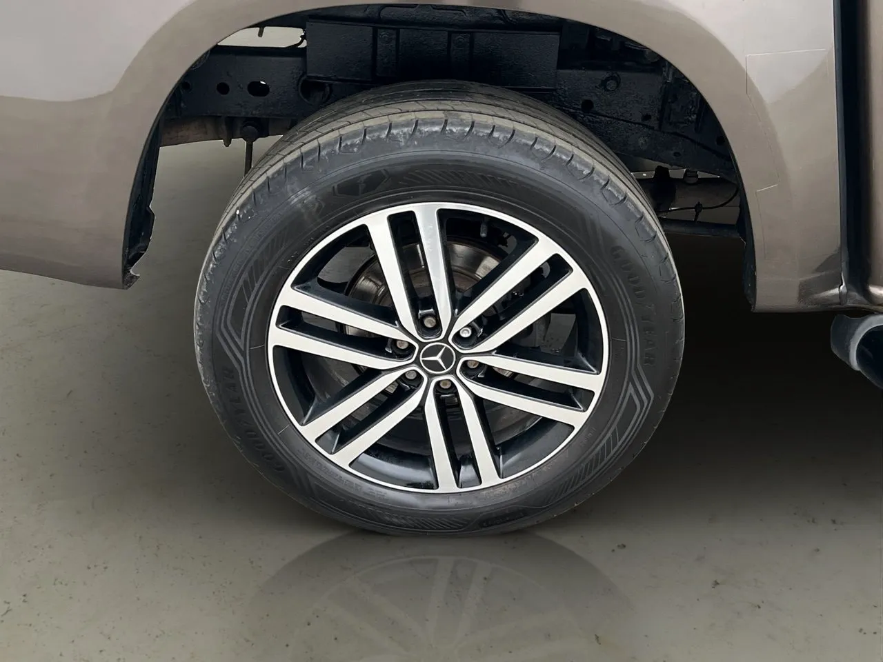 Vehicle image 33